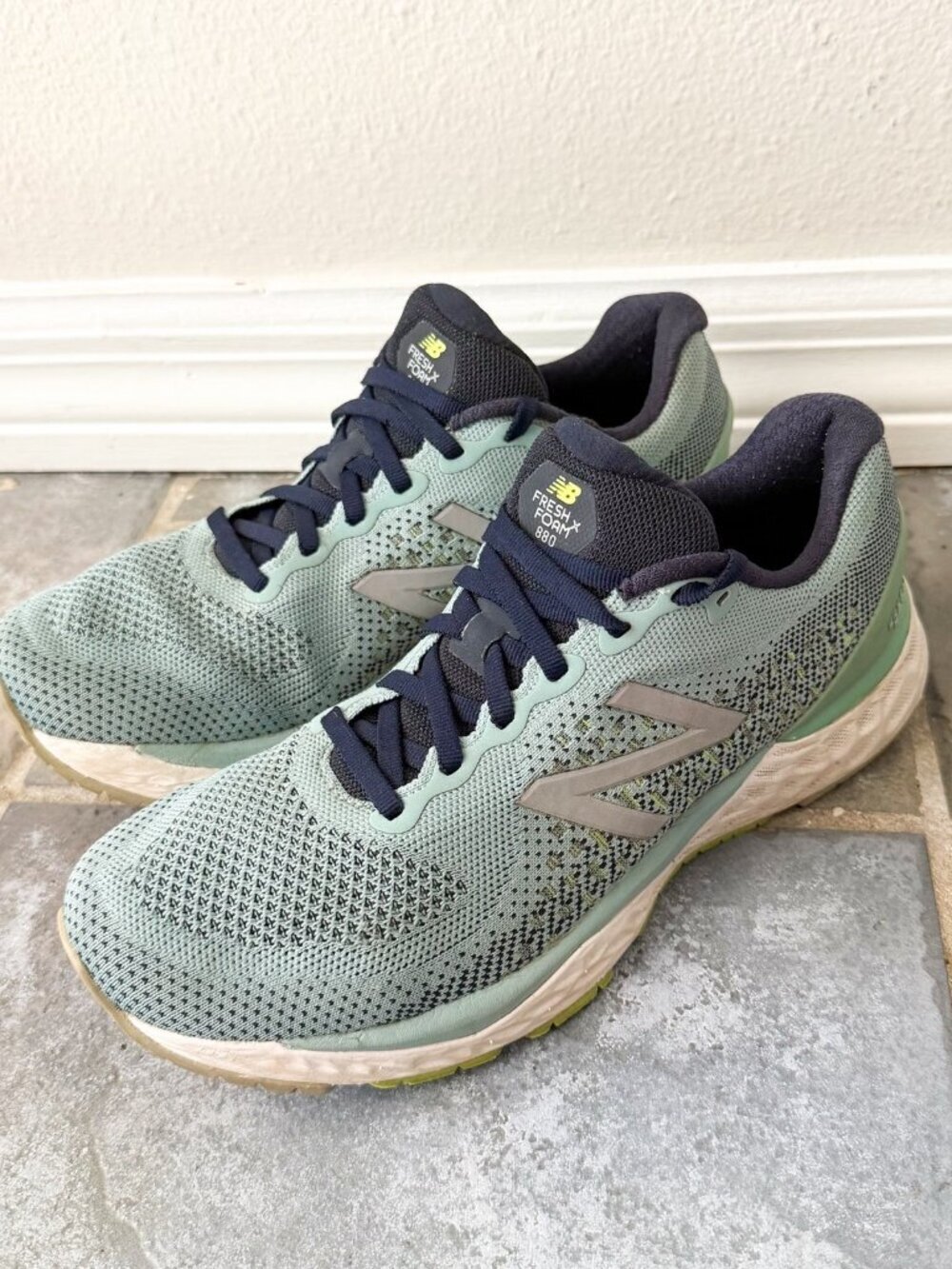 New Balance Fresh Foam 880 Womens 9.5 Green Running Shoes Athletic